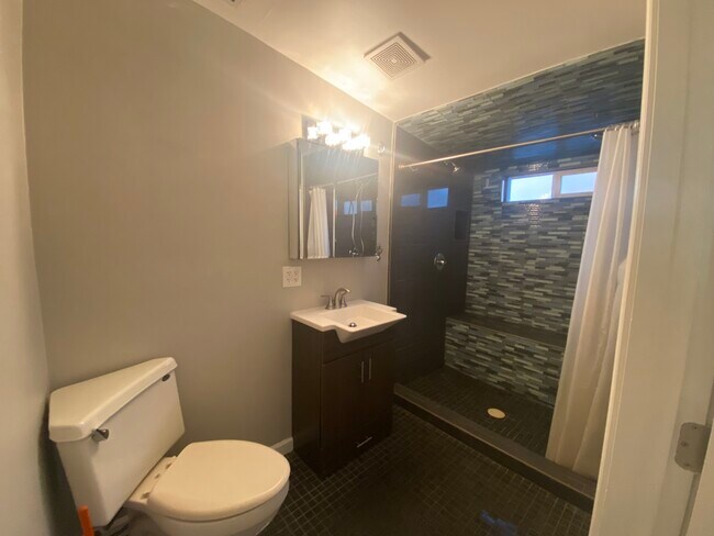 Foto del edificio - 9016 N 15th Pl