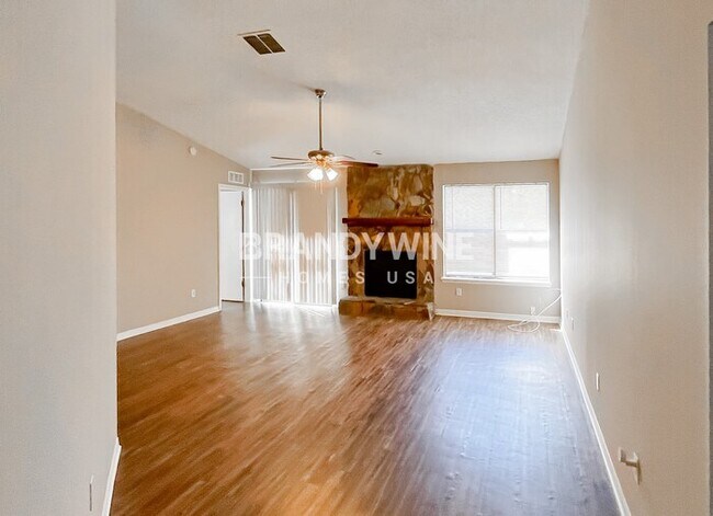 Foto del edificio - 8592 Bandera Cir W