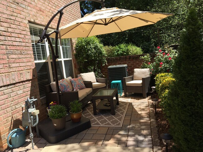 Patio trasero - 4734 Hunter Crest Ln