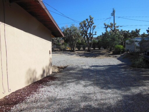 Building Photo - 56505 Carlyle Dr