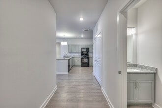 Building Photo - Blue Ridge Flats