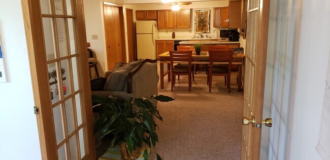 Open Area - 260 Cayman St