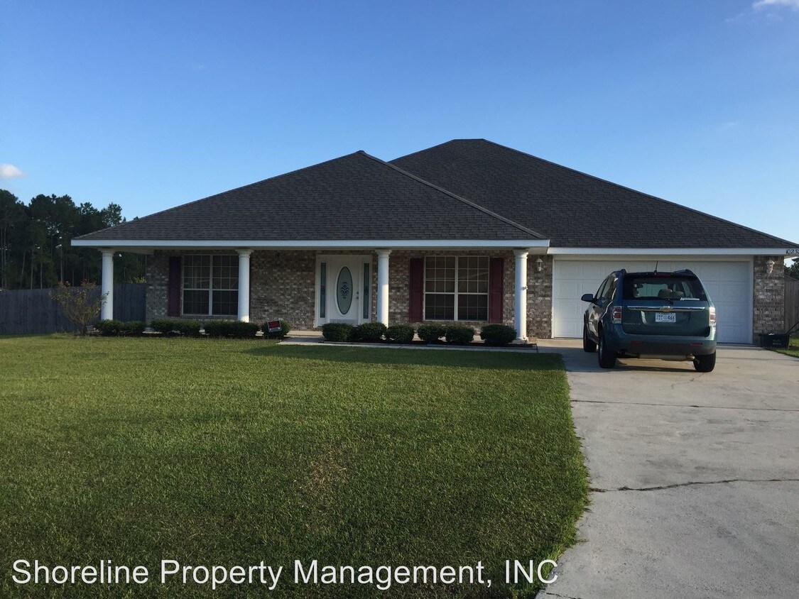 Primary Photo - 10232 Lake Forest Dr