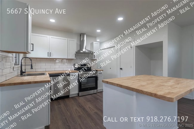 Building Photo - 5667 S Quincy Ave