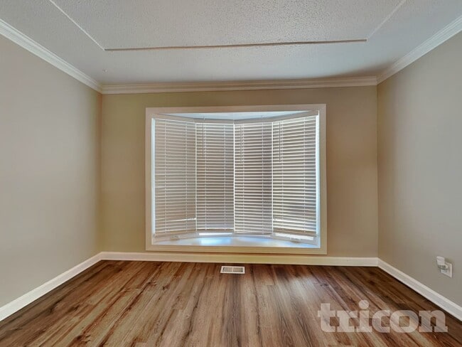 Building Photo - 4585 Hebbard Way