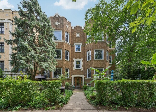 Building Photo - 1135 W Farwell Ave