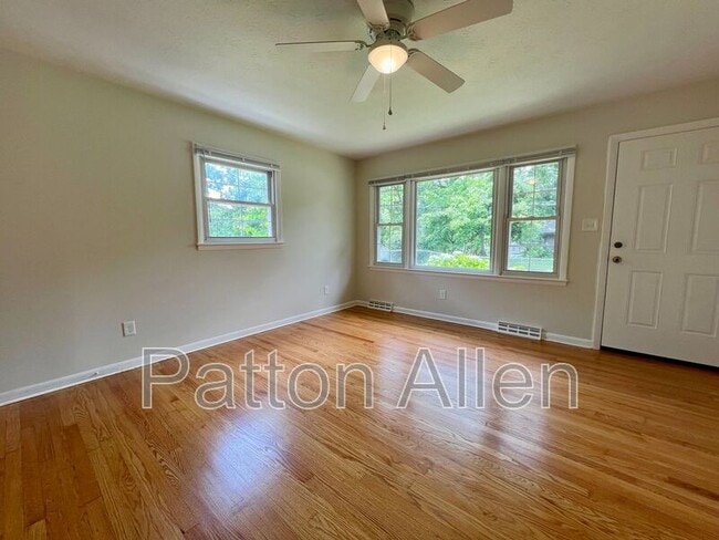 Building Photo - 396 Riverview Dr