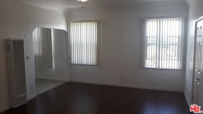 Foto del edificio - 5017 S Crenshaw Blvd