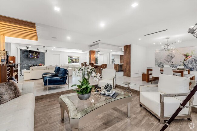 Building Photo - 14401 SW 79th Ave