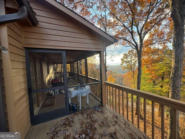 Building Photo - 664 Fox Run Dr