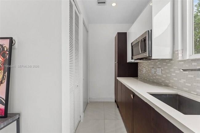 Foto del edificio - 10560 NW 64th Terrace