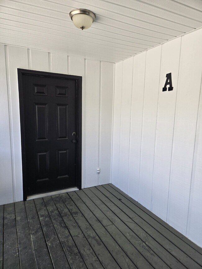 Foto del edificio - Oversized ONE Bedroom *HALF OFF YOUR FIRST...