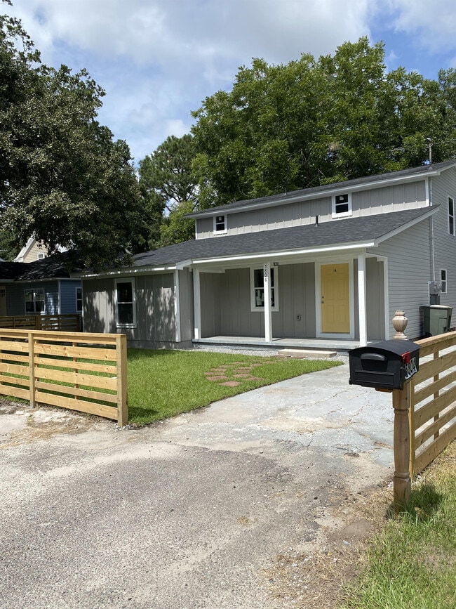 Building Photo - 5806 Sledge St