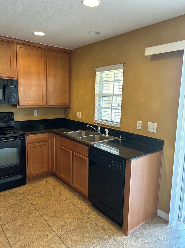 Foto del edificio - 5313 River Rock Rd