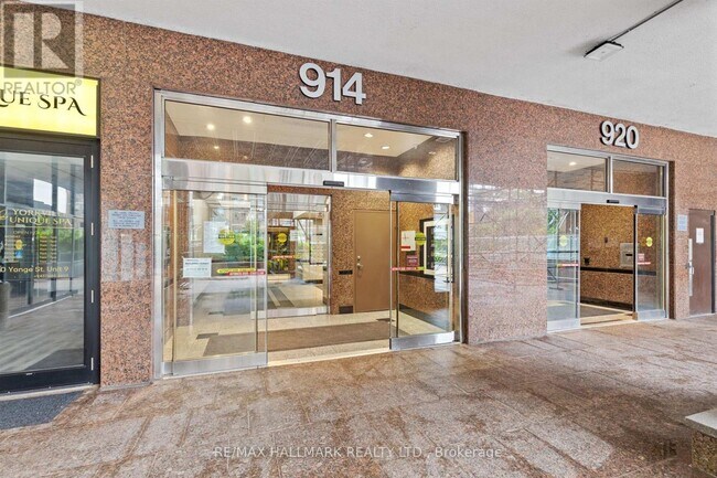 Photo du bâtiment - 914 Yonge St