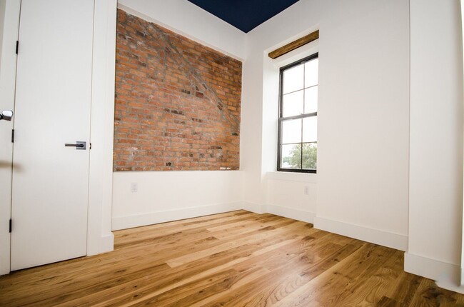 Building Photo - 1122 Bushwick Ave