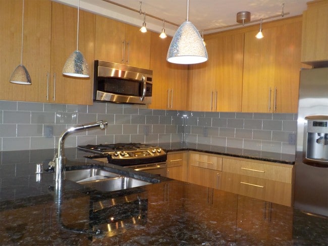 Building Photo - 511 100th Ave NE