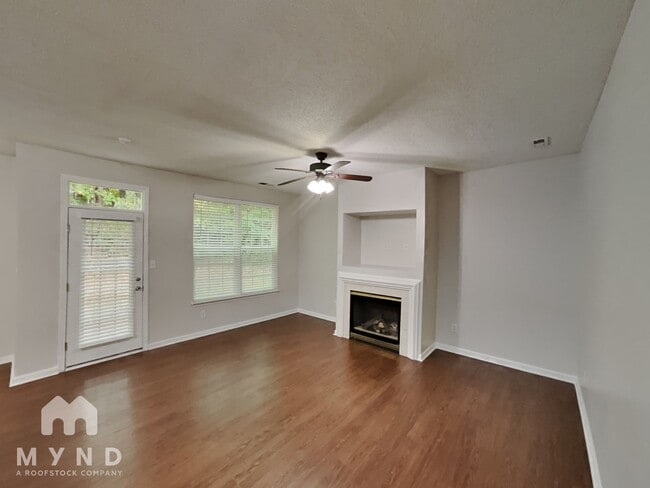Foto del edificio - 6027 Briggs Dr