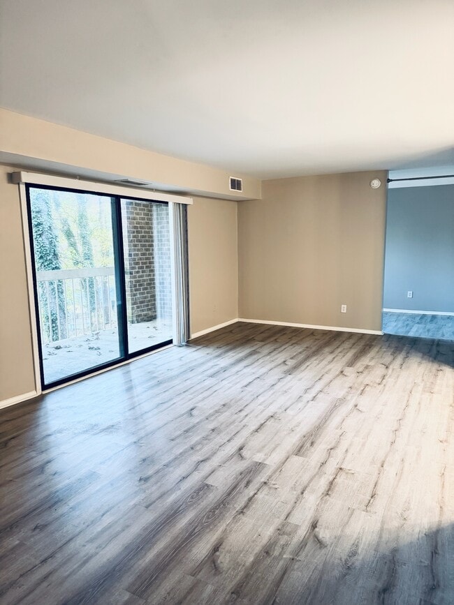 Foto del edificio - 1208 Schaub Dr