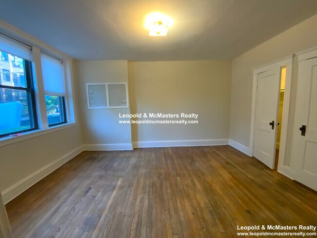 Foto del edificio - 93 Longwood Ave