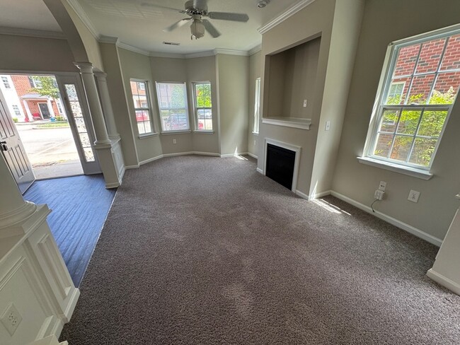 Building Photo - Beautiful and Spacious 2 Bedroom 2.5 Bath ...