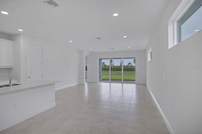 Foto del edificio - 8145 Sternway Rd