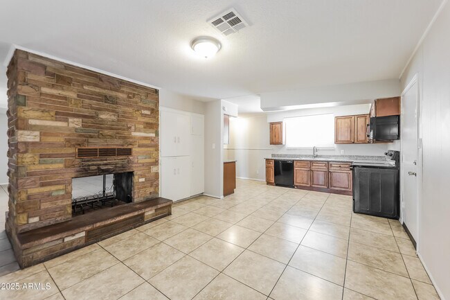 Building Photo - 5514 W Monterosa St