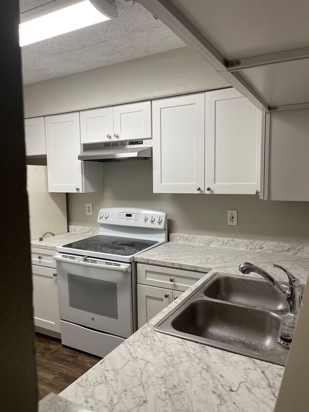 Completely remodeled 2 bedroom 2 bathroom at Oasis at Pearl Lake! - Completely remodeled 2 bedroom 2 bathroom at Oasis at Pearl Lake!