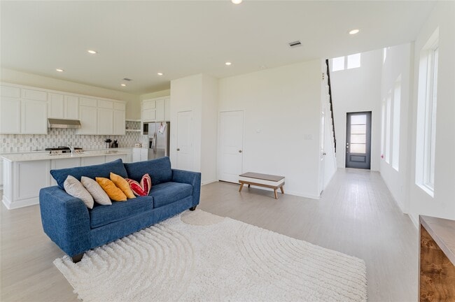 Building Photo - 6731 Iron Clover Dr