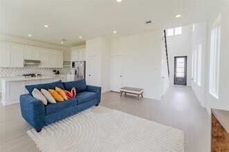 Building Photo - 6731 Iron Clover Dr