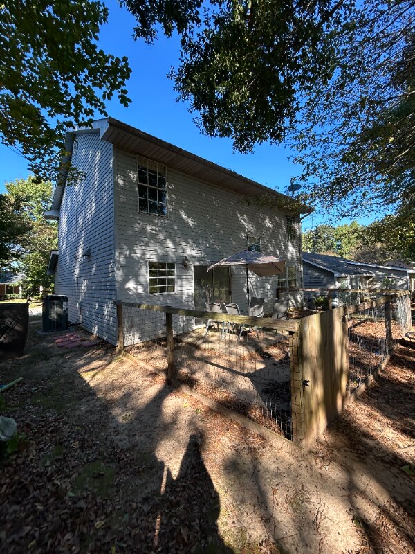 Foto del edificio - 869 Hollins Rd