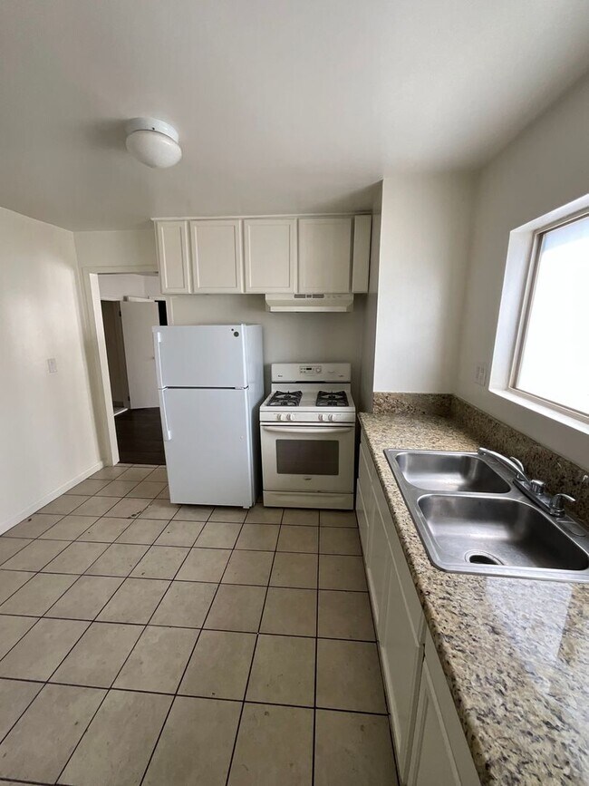 Foto del edificio - 2116-2118 E. Cesar Chavez Avenue