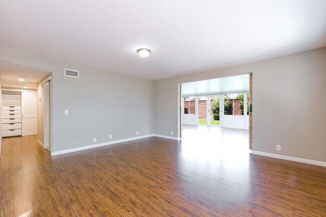 Building Photo - 3350 Las Vegas Dr