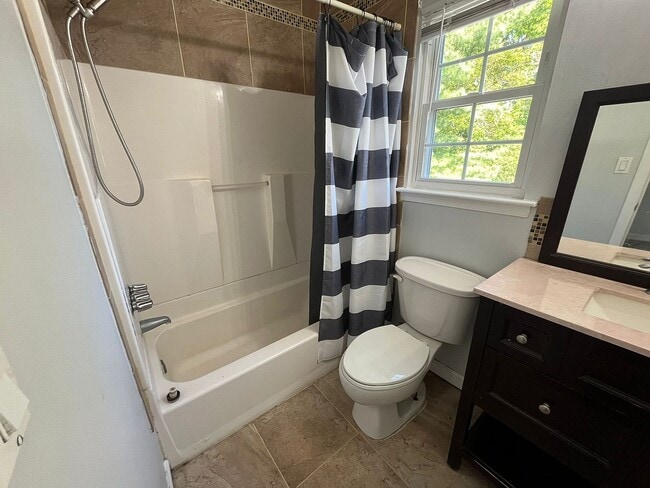 Building Photo - 558 Leawood Ave