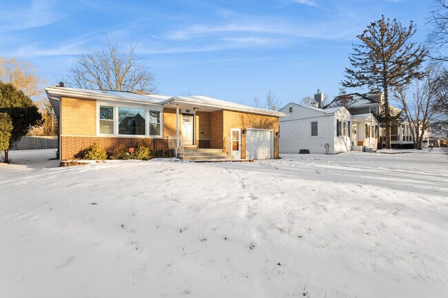 Foto del edificio - 645 Justina St