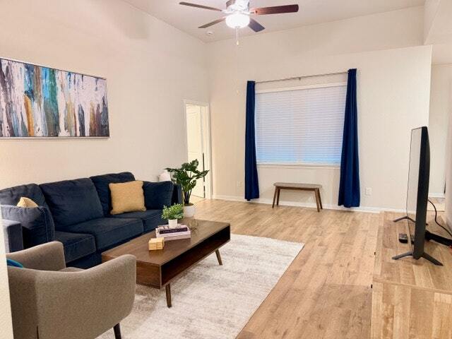 Foto del edificio - 429 Sunny Highlands Dr