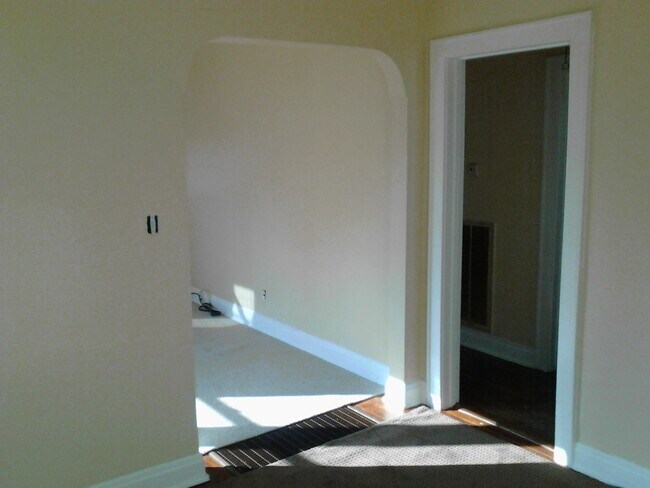 Foto del edificio - Move in nready home in Hampton VA