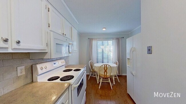Foto del edificio - 216 Ridge Forest Ct