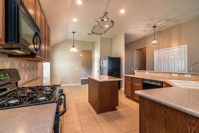 Foto del edificio - 8811 Sunforest Ln