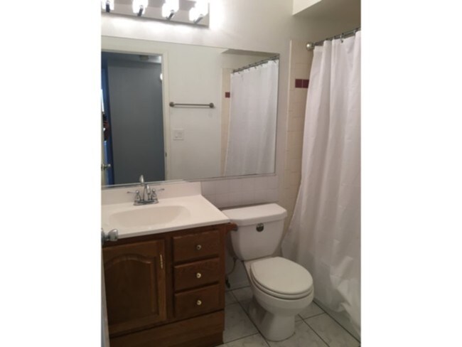 Building Photo - 1524 E Fremont Rd