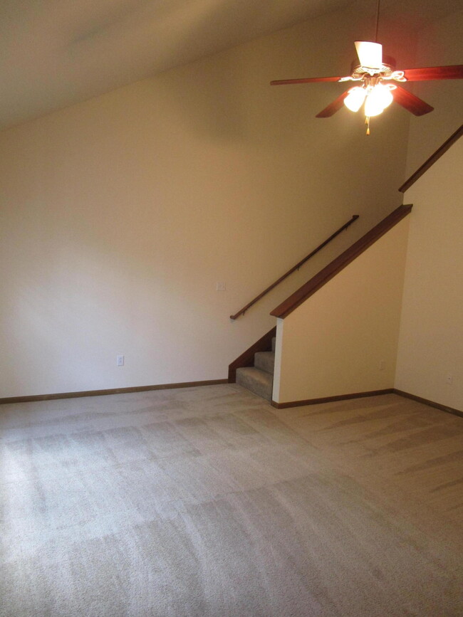Building Photo - 701 Glenstone Dr
