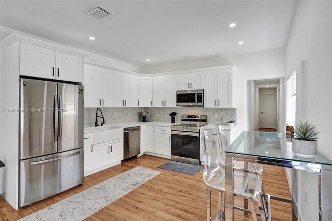 Foto del edificio - 2978 SW 14th St