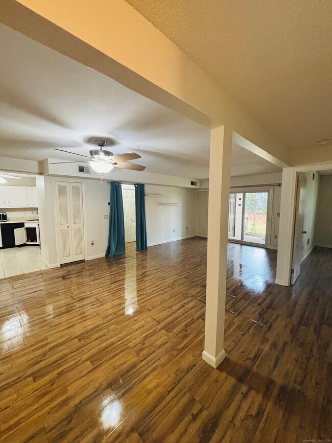 Foto del edificio - 507 Twin Circle Dr