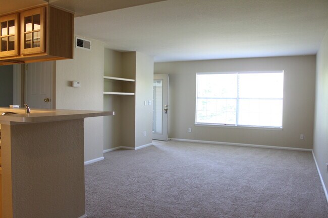 Building Photo - 9222 E Arbor Circle #E