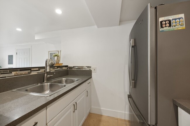Building Photo - 3254 Dos Palos Dr