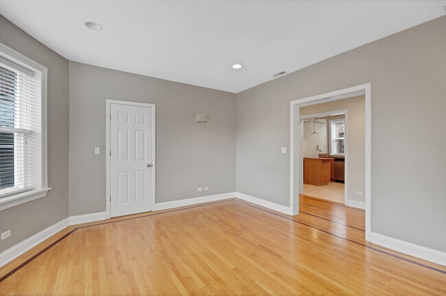 Foto del edificio - 5955 N Winthrop Ave
