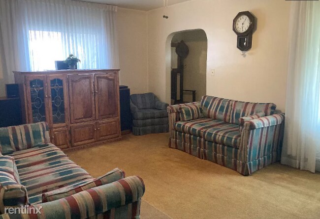 Building Photo - 3 br, 1 bath House - 690 W 500 North