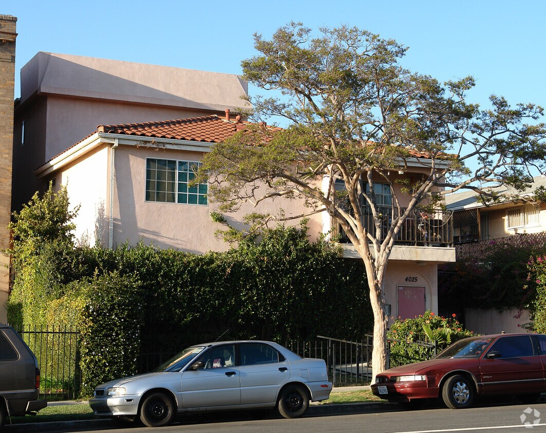 Building Photo - 4025 Oakwood Ave