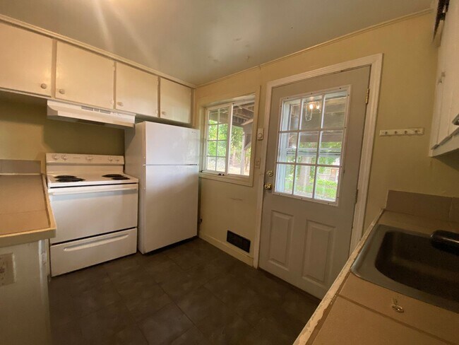 Foto del edificio - Cheney Studio Apartment Available 7/10