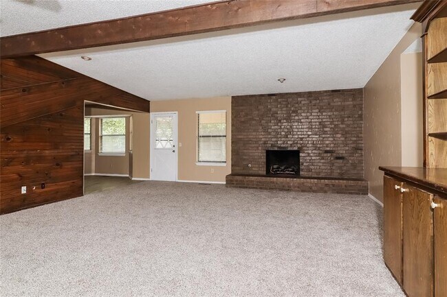 Building Photo - 2013 Bonnycastle Ln